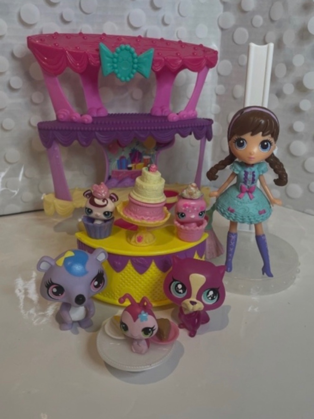 Littlest Pet Shop Sweetest Party Cake Clubhouse Playset